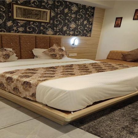 Hotel Lotus Villa Ahmedabad Eksteriør billede